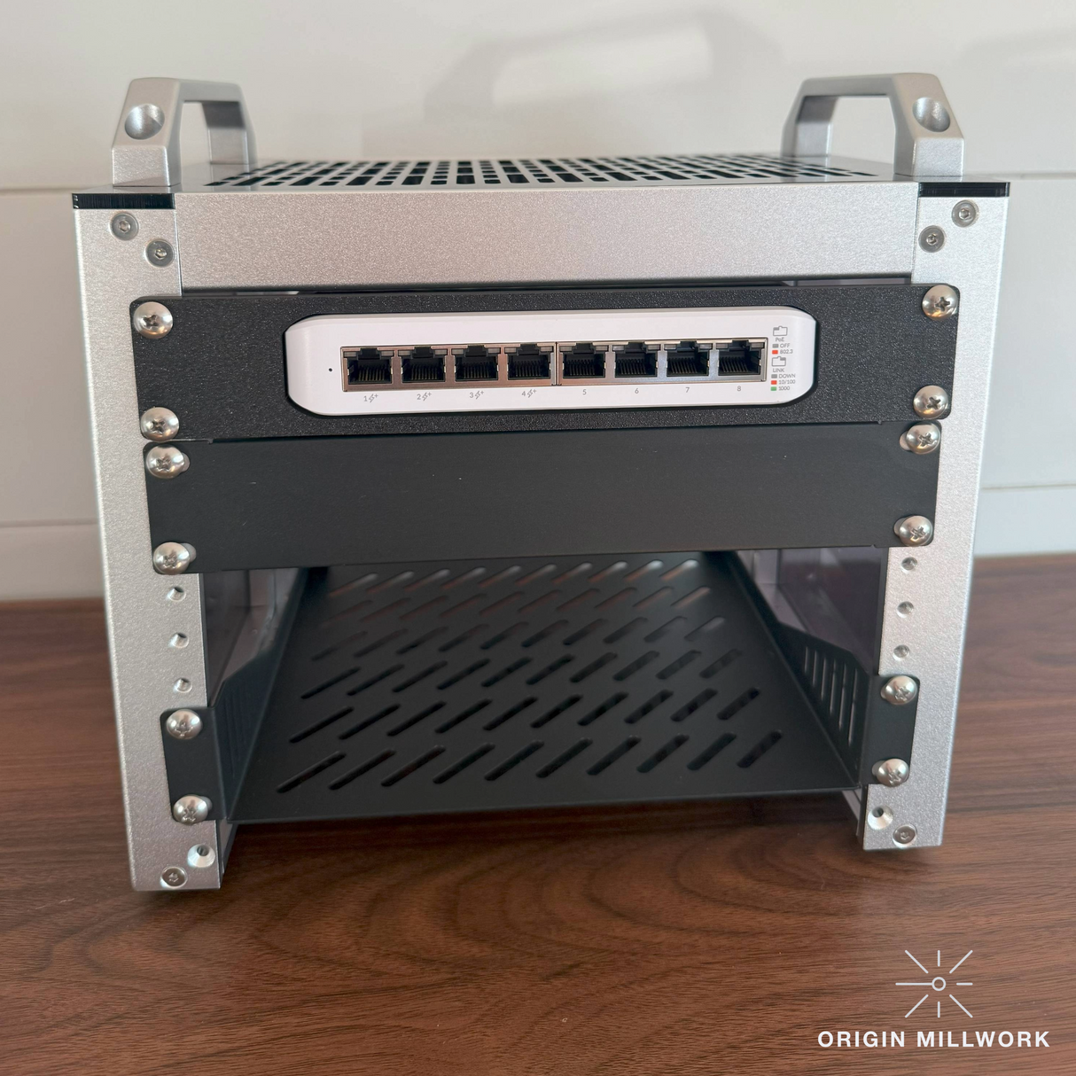 UniFi USW-Lite-8-POE – Secure 1U Network Switch Holder | 10in Server Racks & Deskpi Rackmate