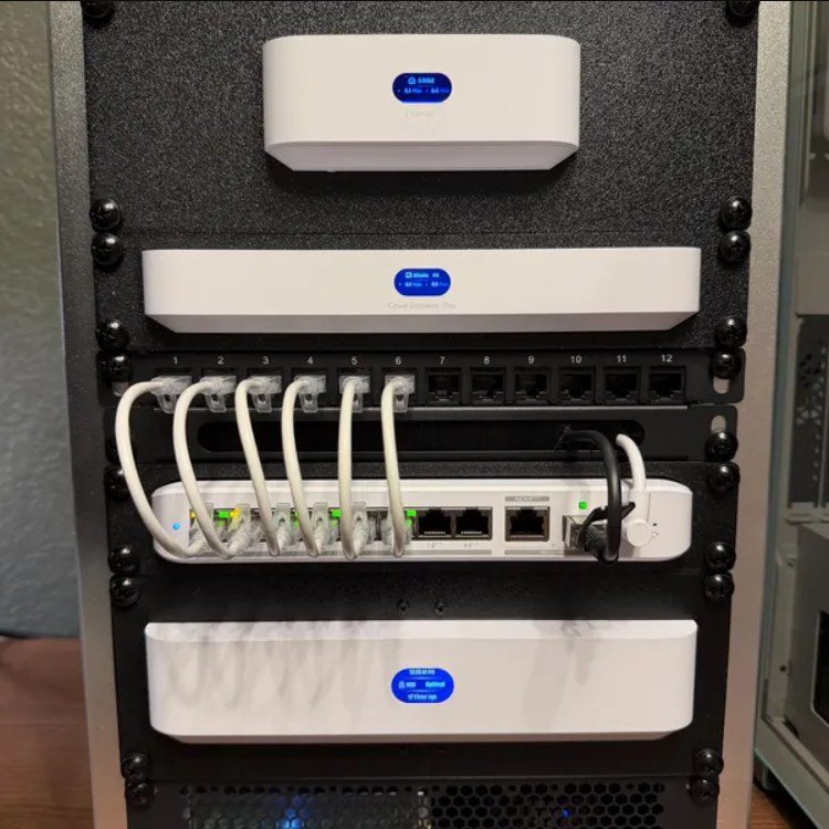 Customer rack: UniFi Express 7, UCG Fiber, USW-Flex-2.5G-8-PoE and UNVR Instant